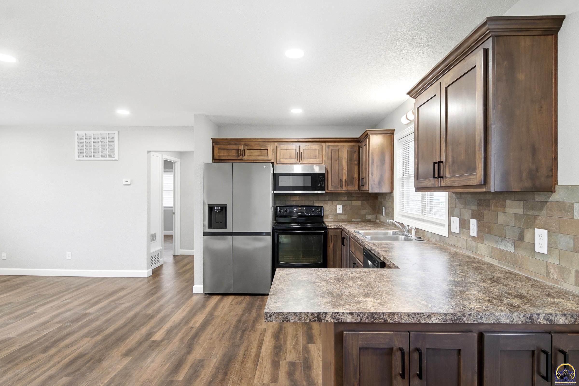 3545 Southwest Devon Avenue Topeka, KS 66611 - Photo 5 of 18