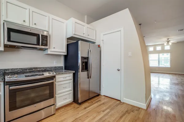 $219,000 | 2710 Hullsmith Drive, Unit 401, Houston, TX 77063