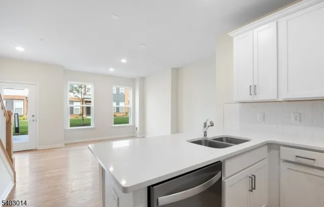 $3,000 | 5 Sadie Circle, Unit 5102, Union, NJ 07083