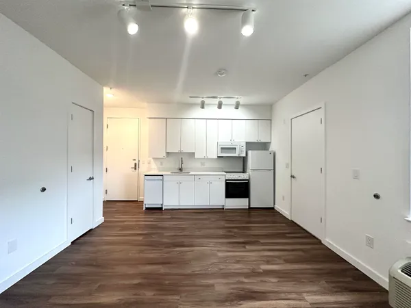 $2,000 | 253 Academy Street, Unit 207, Jersey City, NJ 07306