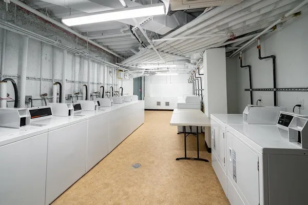 $2,000 | 253 Academy Street, Unit 207, Jersey City, NJ 07306