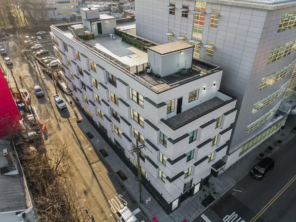 $2,000 | 253 Academy Street, Unit 207, Jersey City, NJ 07306