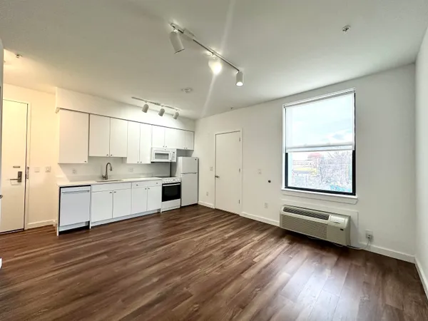 $2,000 | 253 Academy Street, Unit 207, Jersey City, NJ 07306