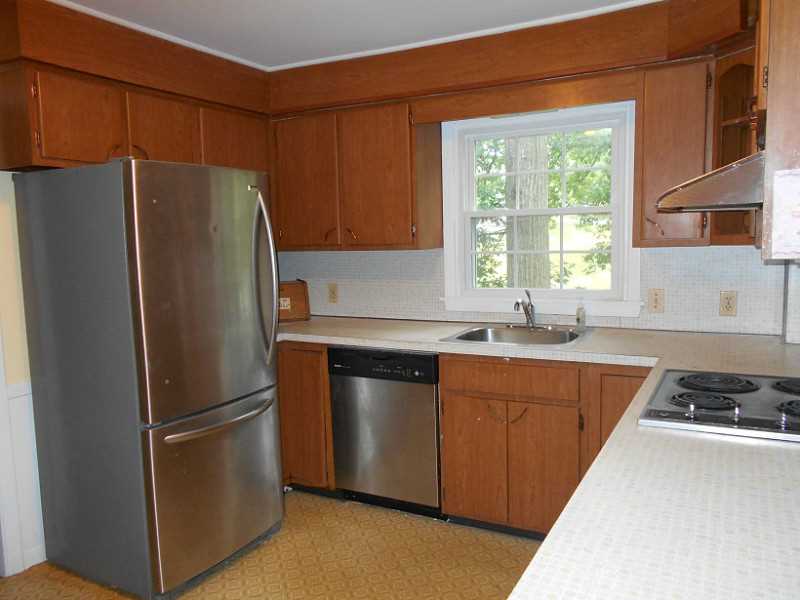 19 Appletown Road Smithfield, RI 02828 - Photo 7 of 18 Kitchen.
