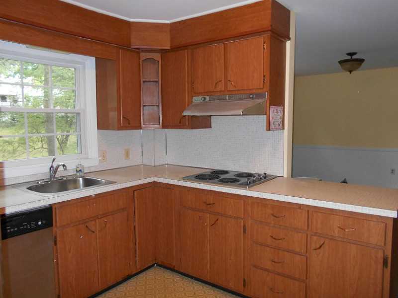 19 Appletown Road Smithfield, RI 02828 - Photo 8 of 18 Kitchen.