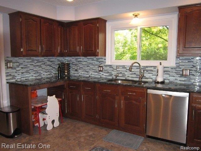 27200 Romine Road New Boston, MI 48164 - Photo 9 of 24 13.jpg