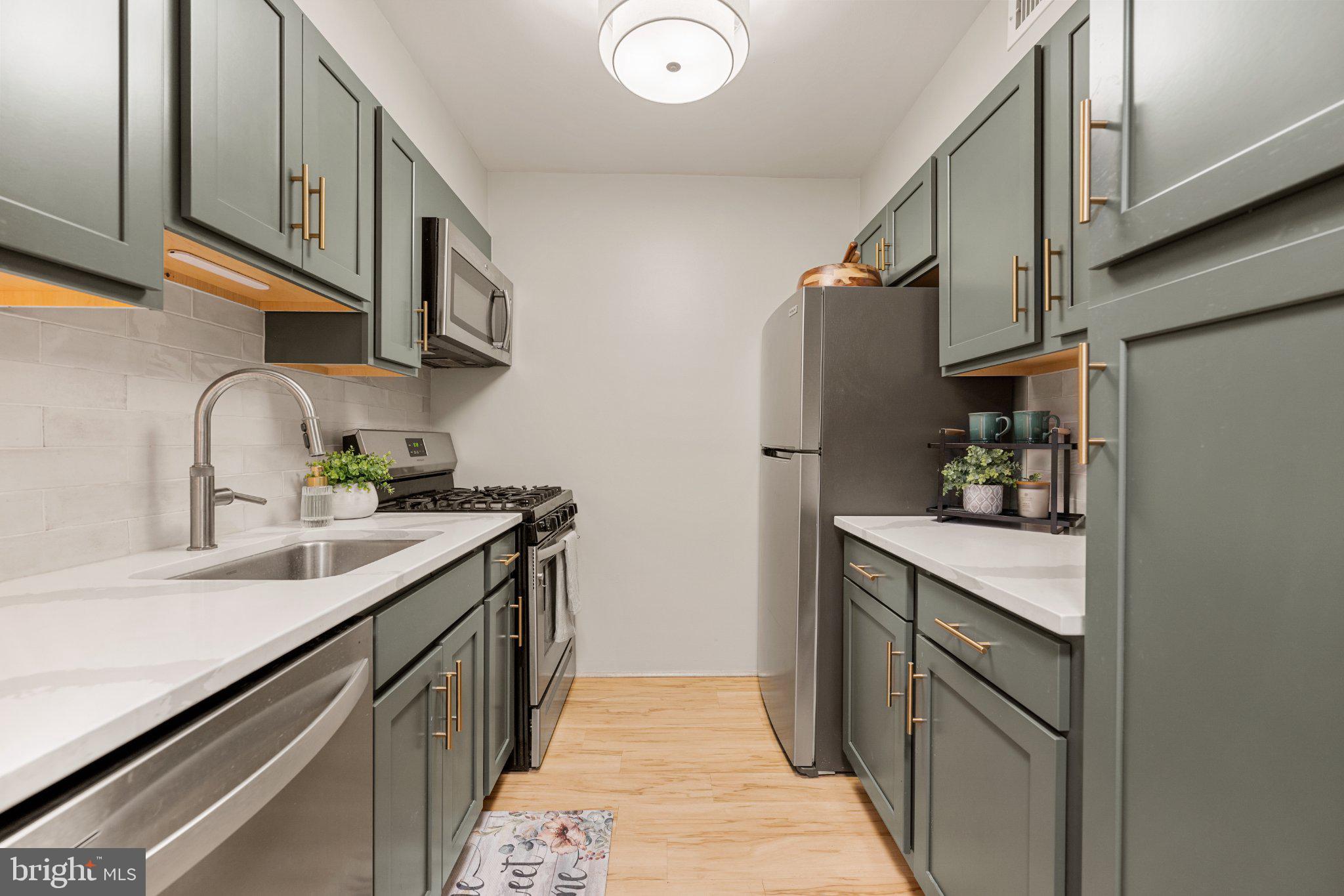 5809 Cove Landing Road, Unit 303 Burke, VA 22015 - Photo 2 of 27 Beautiful Updated Kitchen