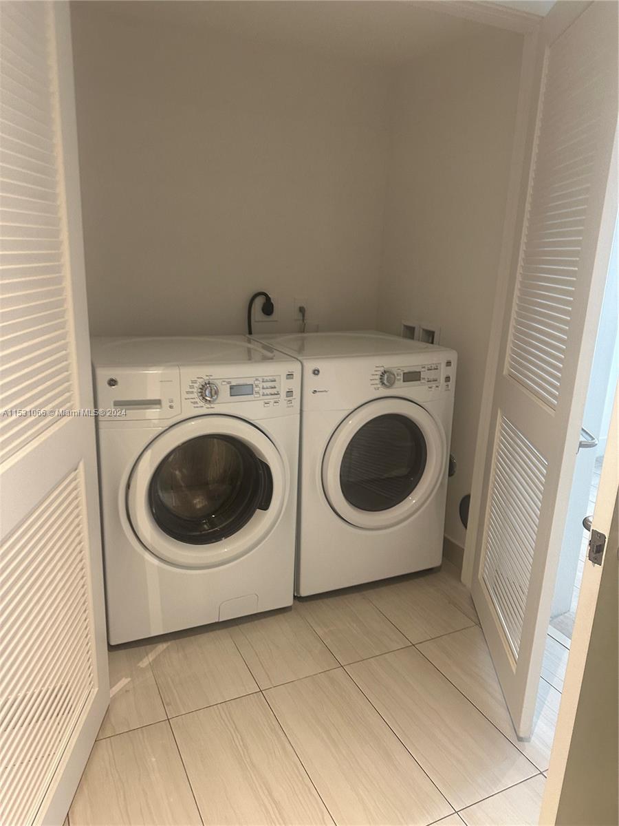 4010 South Ocean Drive, Unit R707 Hollywood, FL 33019 - Photo 8 of 70 a utility room with dryer and washer