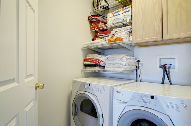 565 Springbrook Trail North Oswego, IL 60543 - Photo 18 of 21 a utility room with dryer and washer