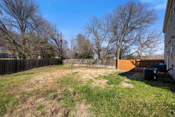 a view of backyard with tree