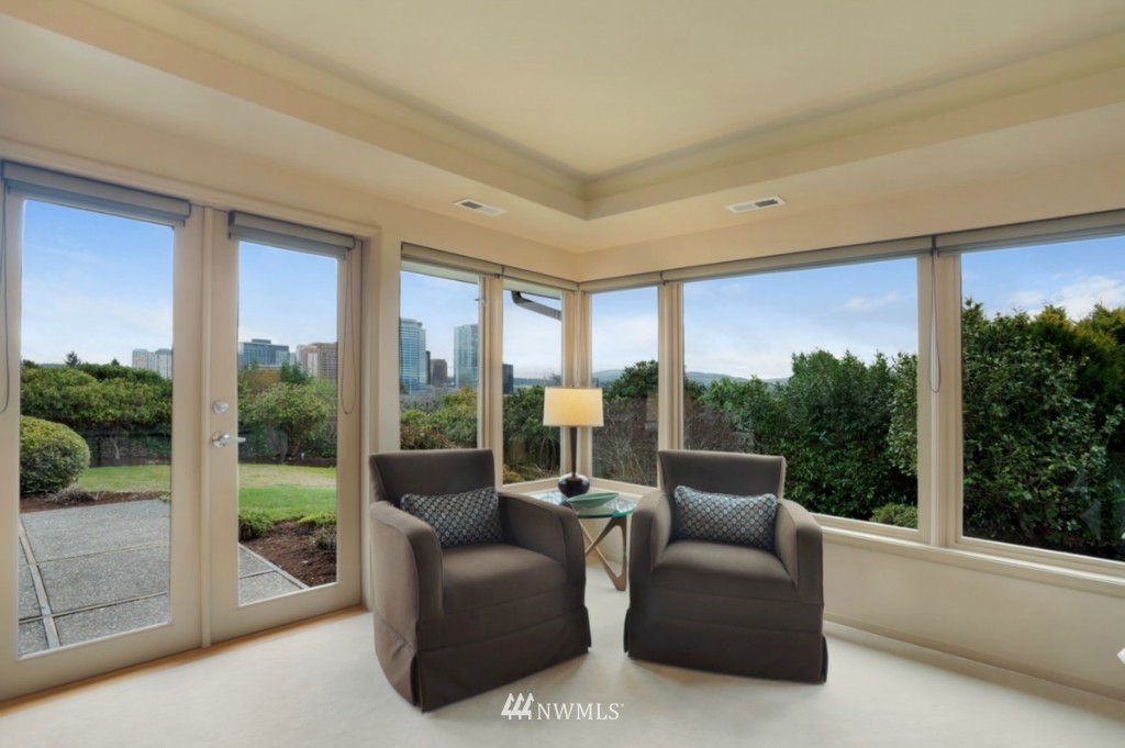 9645 Hilltop Road Bellevue, WA 98004 - Photo 11 of 25 Gallery Image 11