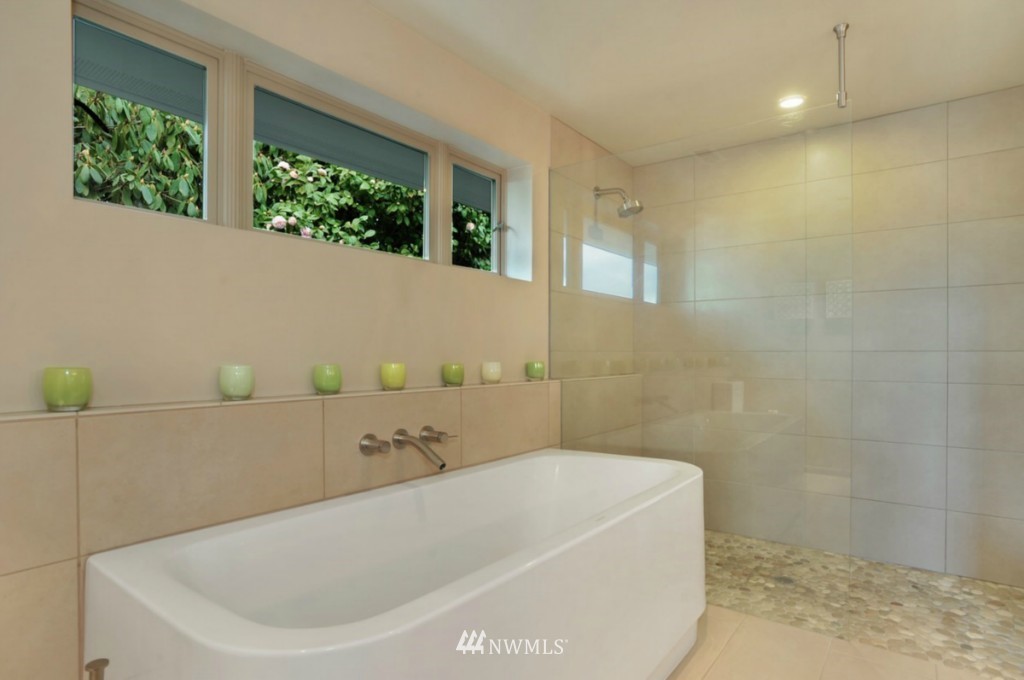 9645 Hilltop Road Bellevue, WA 98004 - Photo 14 of 25 Gallery Image 14