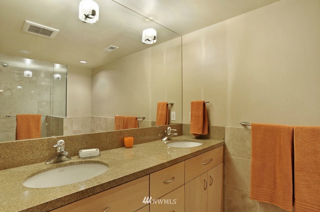 9645 Hilltop Road Bellevue, WA 98004 - Photo 18 of 25 Gallery Image 18