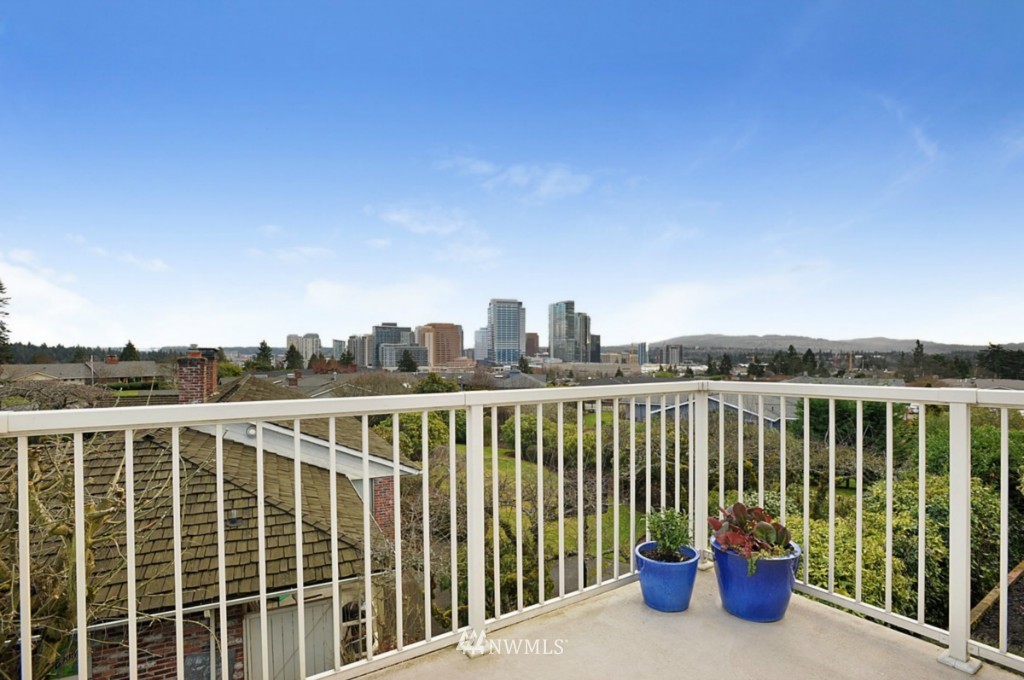9645 Hilltop Road Bellevue, WA 98004 - Photo 20 of 25 Gallery Image 20