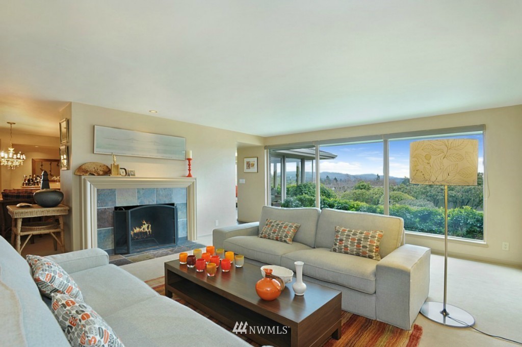 9645 Hilltop Road Bellevue, WA 98004 - Photo 3 of 25 Gallery Image 3