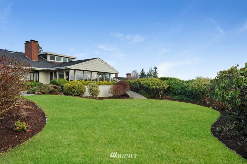 9645 Hilltop Road Bellevue, WA 98004 - Photo 22 of 25 Gallery Image 22