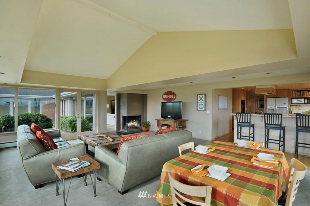 9645 Hilltop Road Bellevue, WA 98004 - Photo 8 of 25 Gallery Image 8