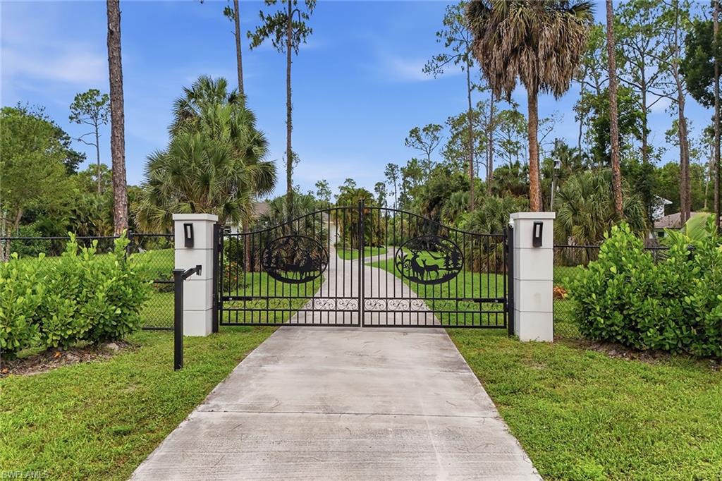 721 Logan Boulevard South Naples, FL 34119 - Photo 2 of 46