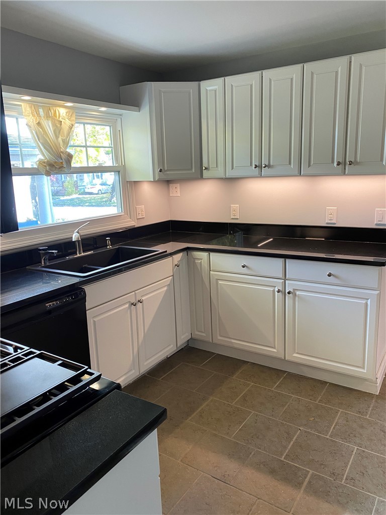 2660 South Taylor Road Cleveland, OH 44118 - Photo 10 of 30