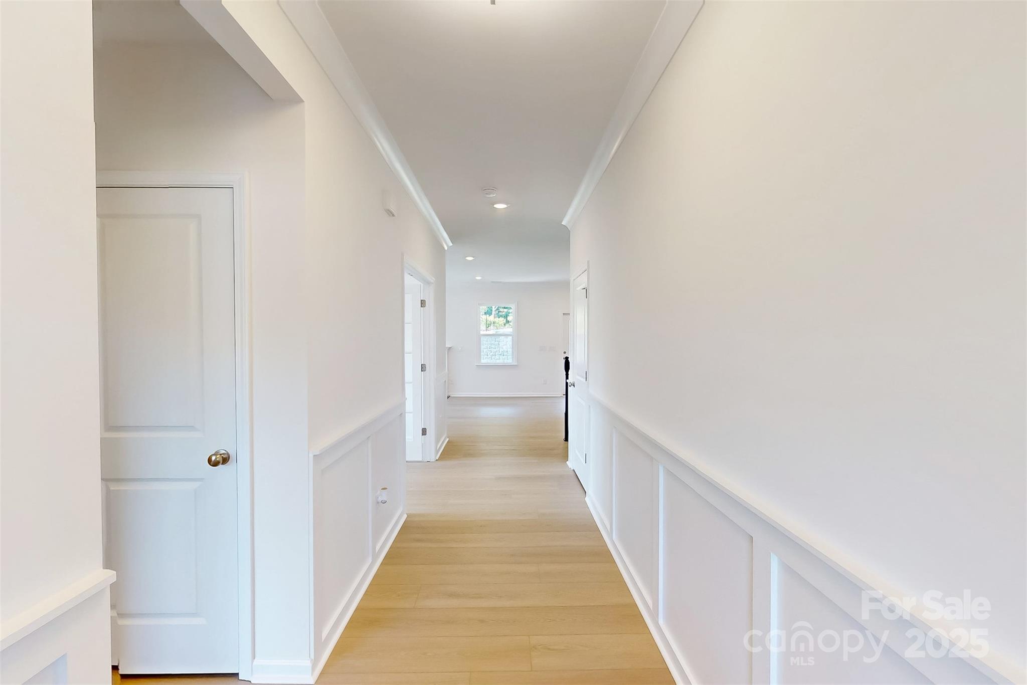 11105 Lochmere Road Charlotte, NC 28278 - Photo 3 of 28 Gallery Image 3