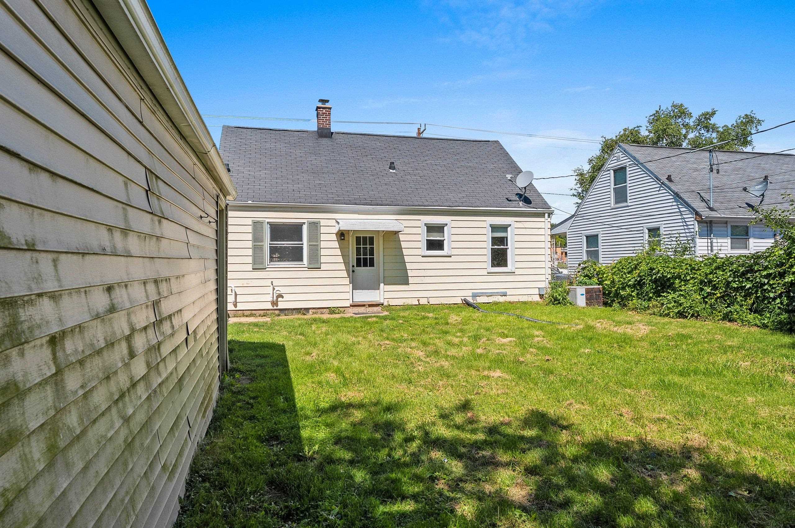 2214 North Division Street Appleton, WI 54911 - Photo 49 of 51