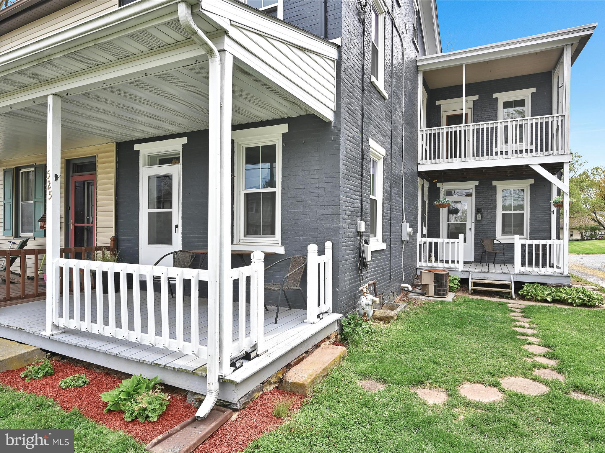 525 North Water Street Lititz, PA 17543 - Photo 5 of 44 Front