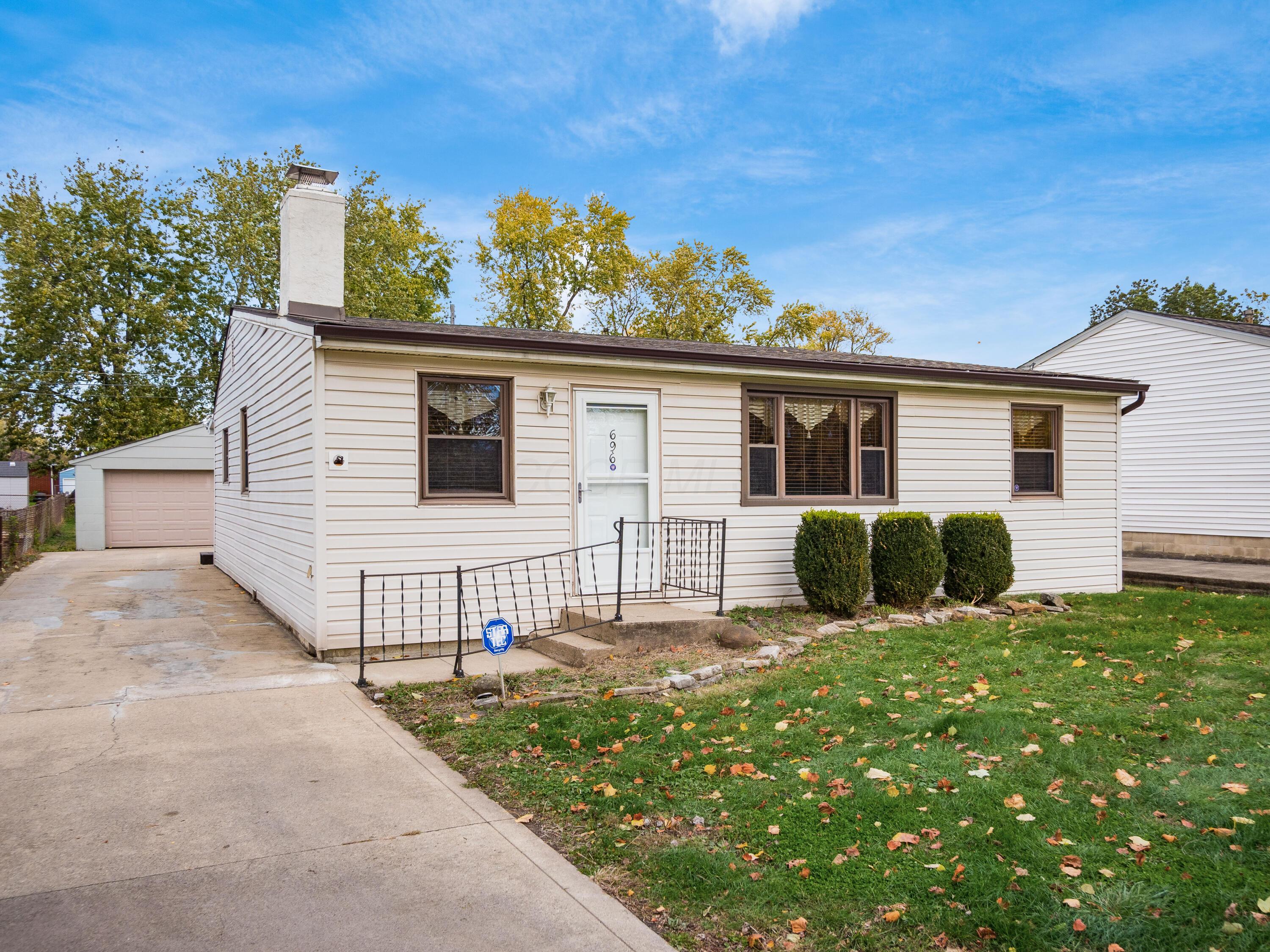 696 Williams Road Columbus, OH 43207 - Photo 2 of 39 A_696_Buttles_072