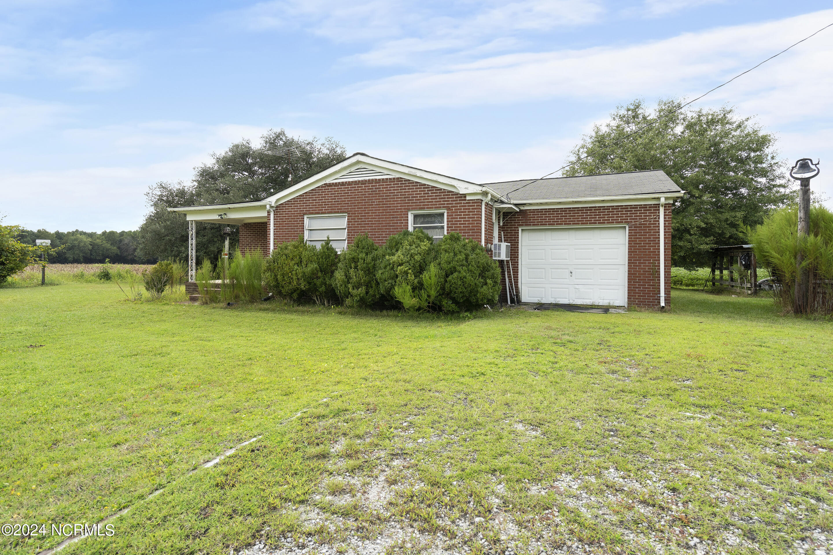 213 Mutt Griffin Road Pink Hill, NC 28572 - Photo 12 of 33 Street View