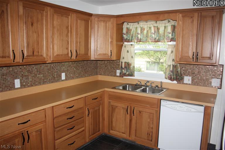 52 Kenridge Road Akron, OH 44333 - Photo 6 of 19 Kitchen