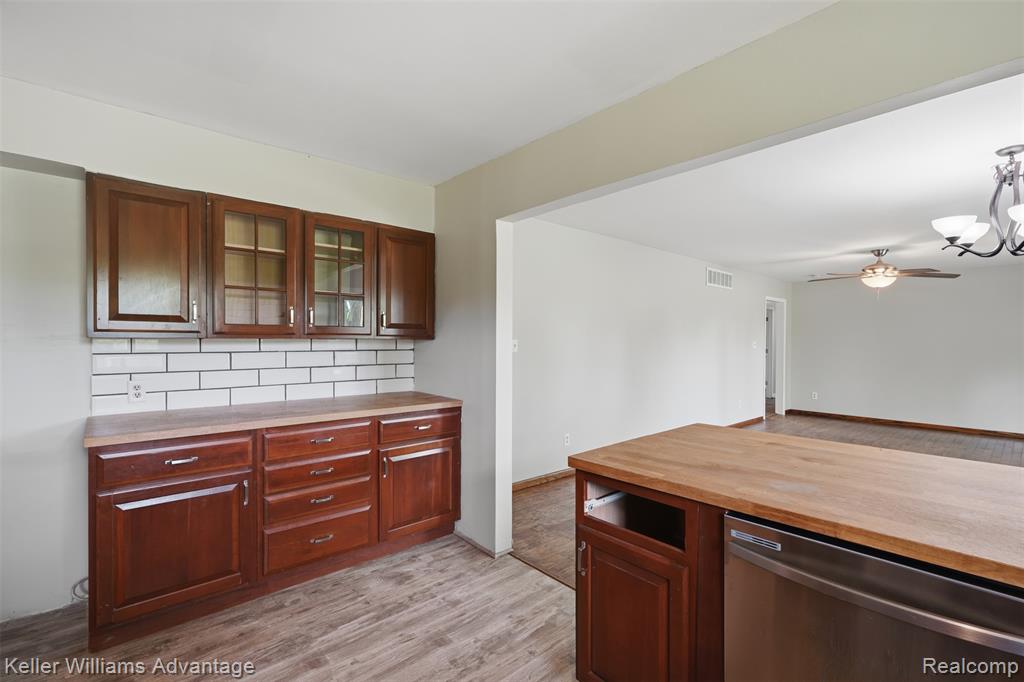 48053 Harris Road Belleville, MI 48111 - Photo 18 of 37