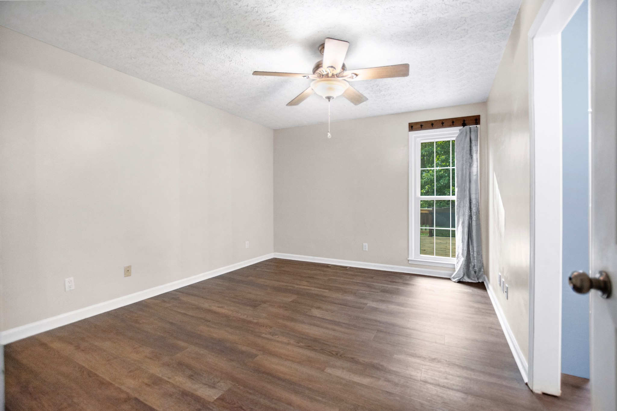 128 South Richview Road Clarksville, TN 37043 - Photo 16 of 19 wooden floor in an empty room with a window