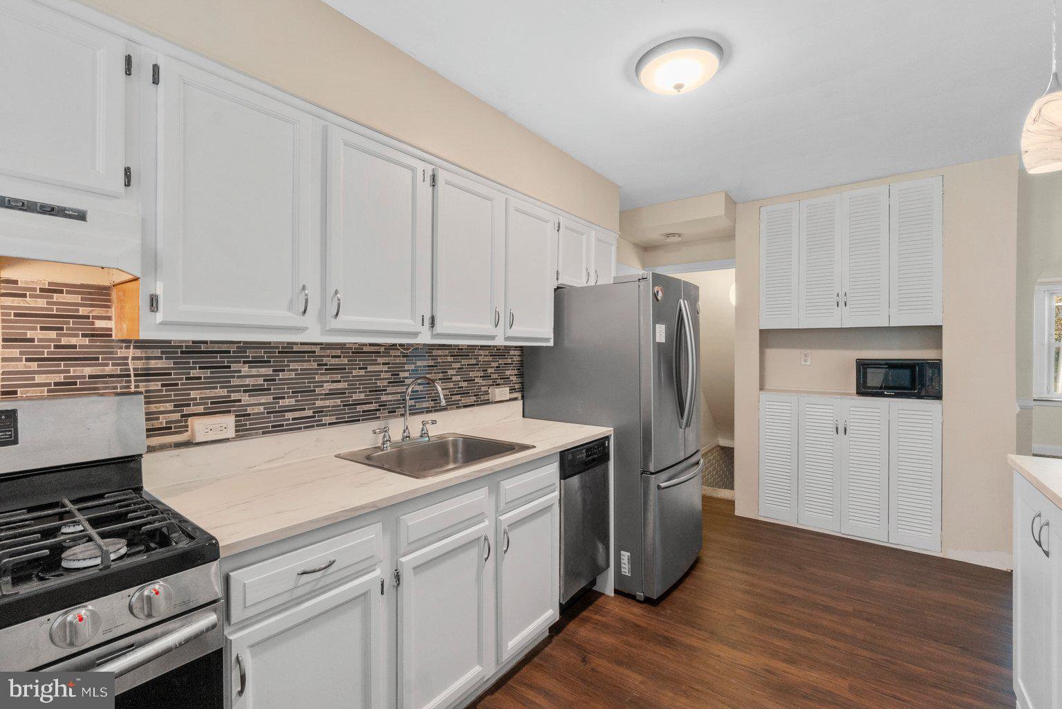 1917 Ramblewood Road Baltimore, MD 21239 - Photo 7 of 22 Tile Backsplash