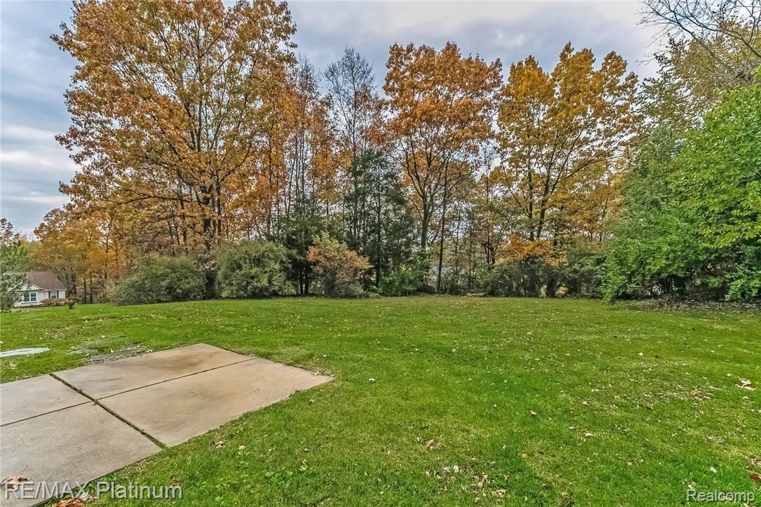 4327 Ridge Court Pinckney, MI 48169 - Photo 33 of 36 054-Exterior-3403358-medium.jpg