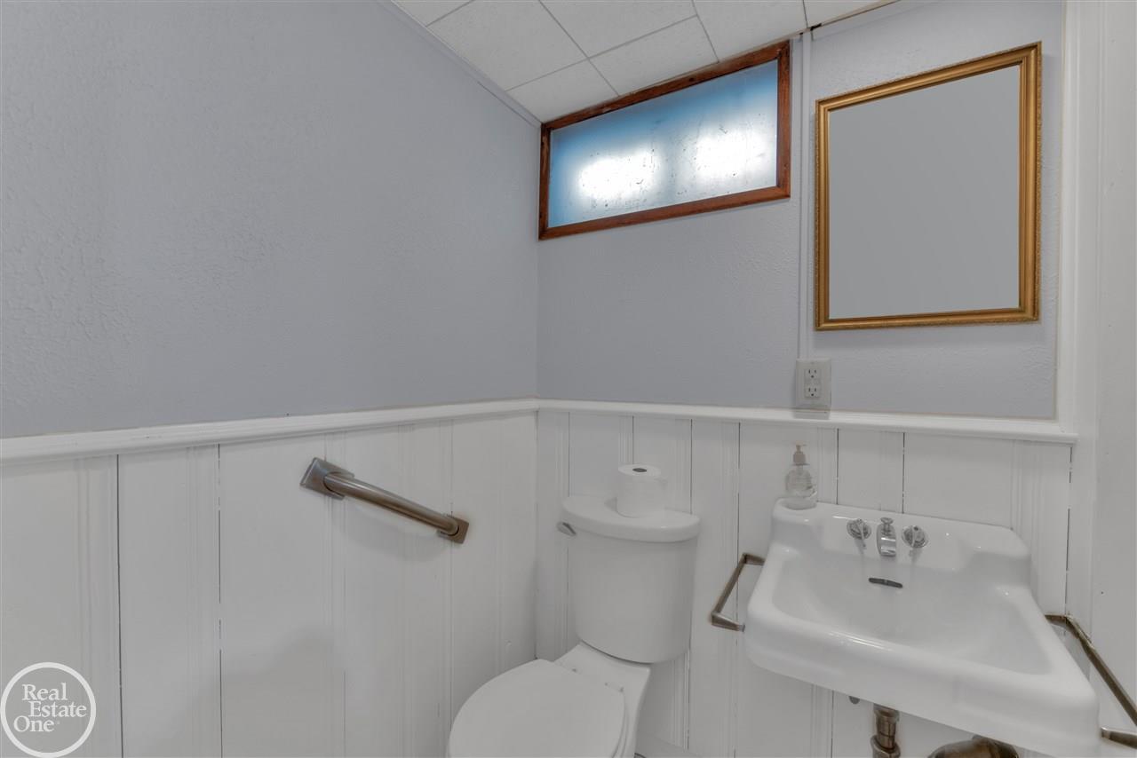 860 Shoreham Road Grosse Pointe Woods, MI 48236 - Photo 26 of 43