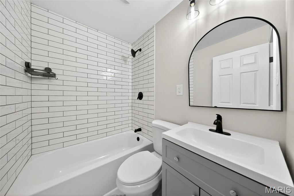 9224 Ellison Drive Ferguson, MO 63136 - Photo 13 of 24