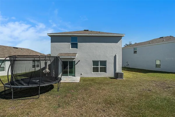 a view of a house with backyard