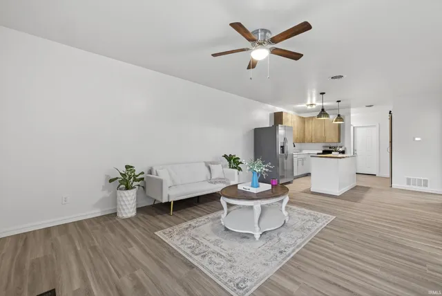 $140,000 | 607 West Warren Street, Unit B, Mitchell, IN 47446