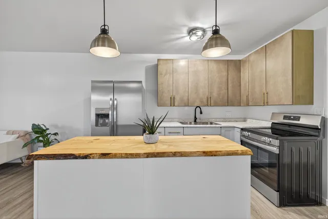 $140,000 | 607 West Warren Street, Unit B, Mitchell, IN 47446