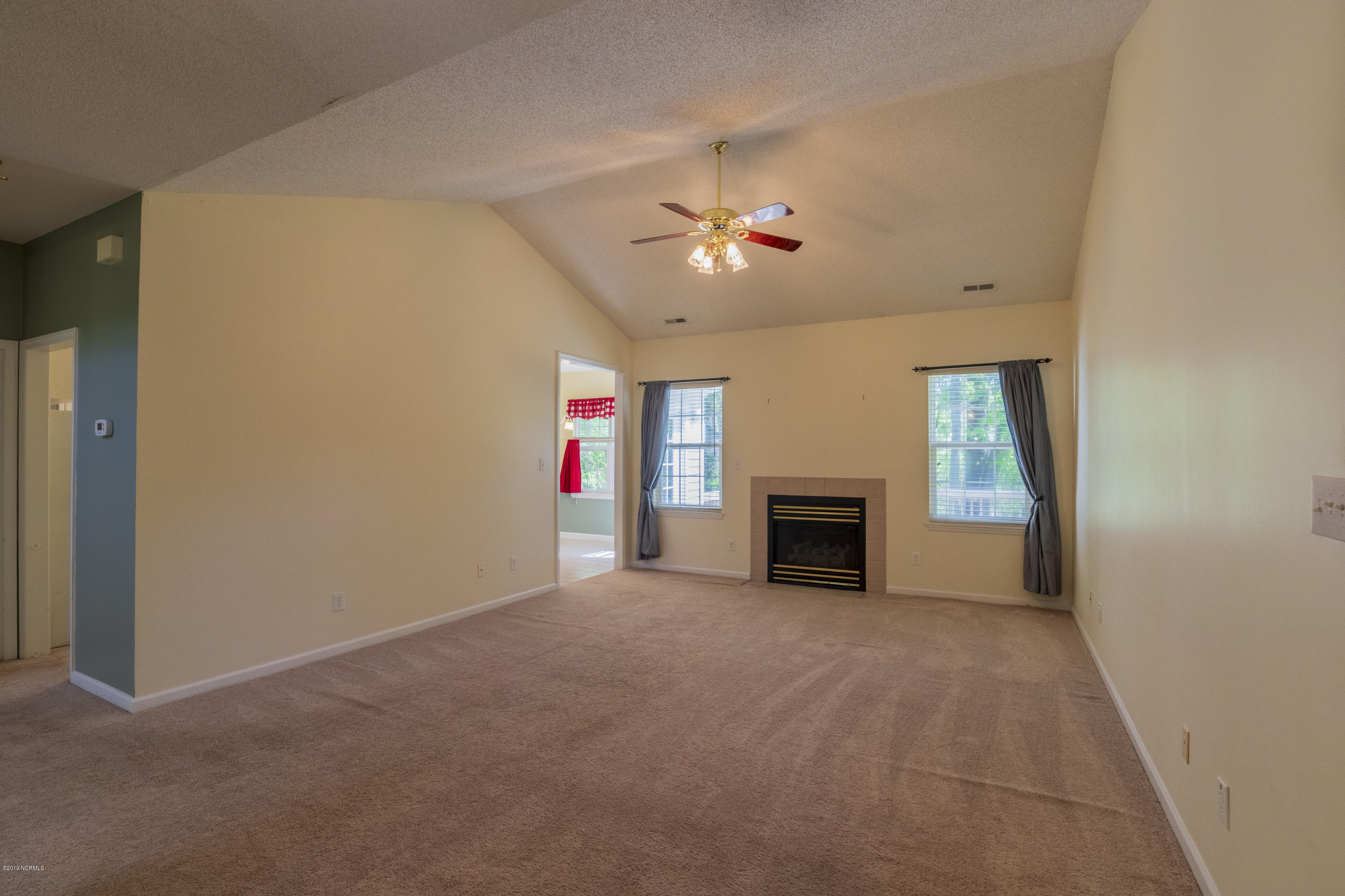 356 Bannermans Mill Road Richlands, NC 28574 - Photo 4 of 21 356 Bannerman - Interiors - 14 -HDR
