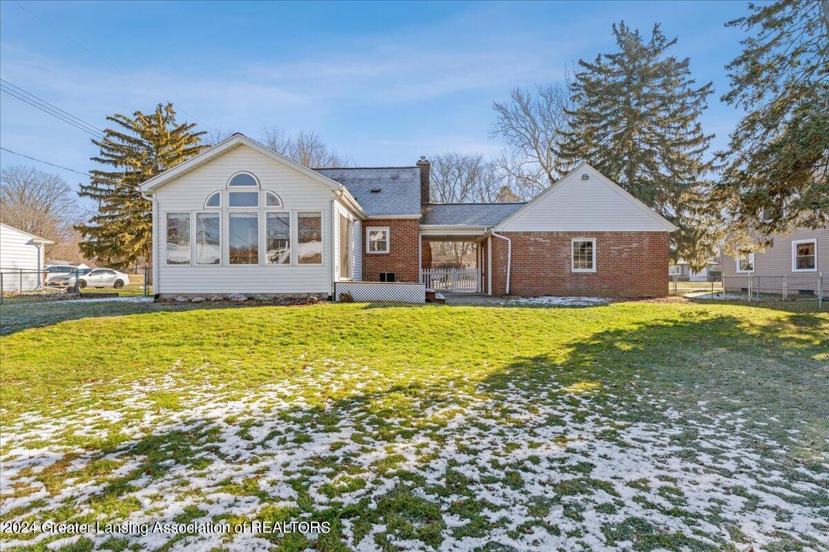 2525 Arlington Road Lansing, MI 48906 - Photo 10 of 37 10-Media Jett-10