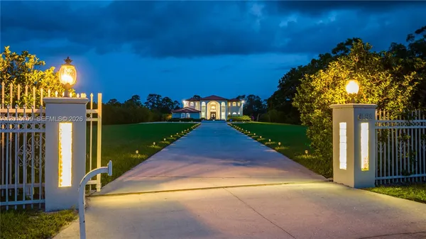 $2,299,000 | 6152 Southwest Banks Street, Palm City, FL 34990