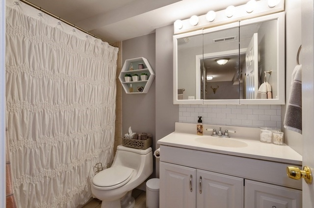 837 West Lawrence Avenue, Unit G Chicago, IL 60640 - Photo 8 of 11