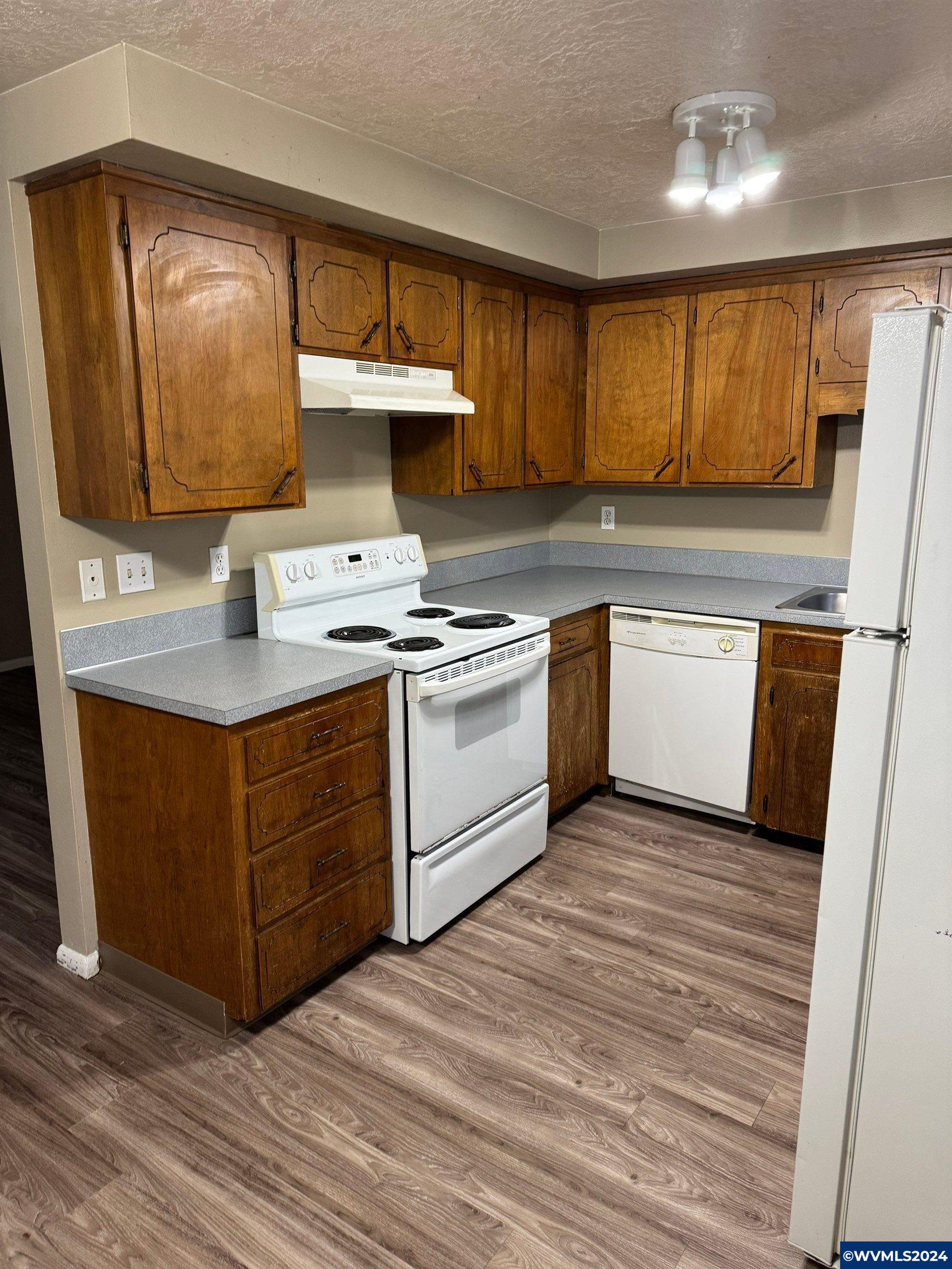 6090 Fircrest Street Southeast Salem, OR 97306 - Photo 7 of 45