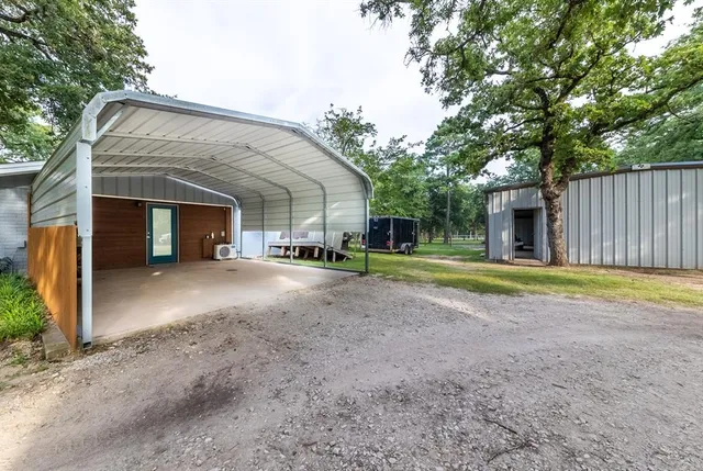 a view of a house with backyard and trees