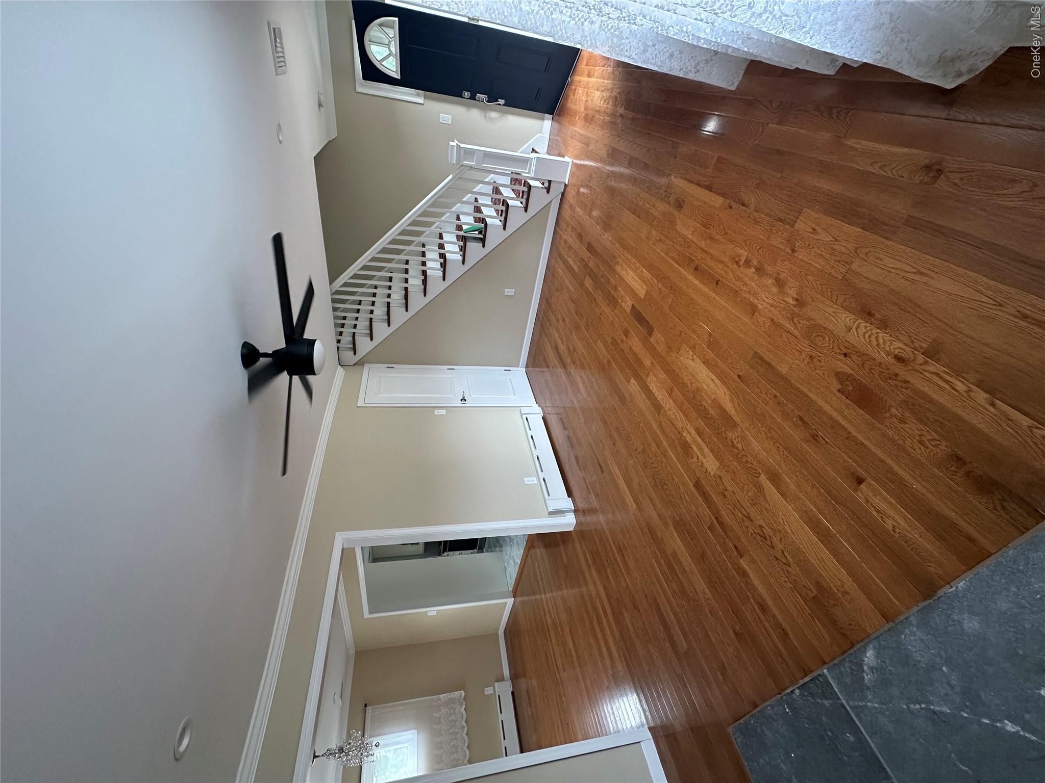 5 Ashwood Road Port Washington, NY 11050 - Photo 3 of 20