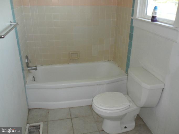 15802 Shinham Road Hagerstown, MD 21740 - Photo 8 of 12 Bath