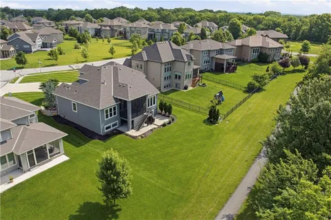 $985,000 | 9603 West 152nd Terrace, Overland Park, KS 66221