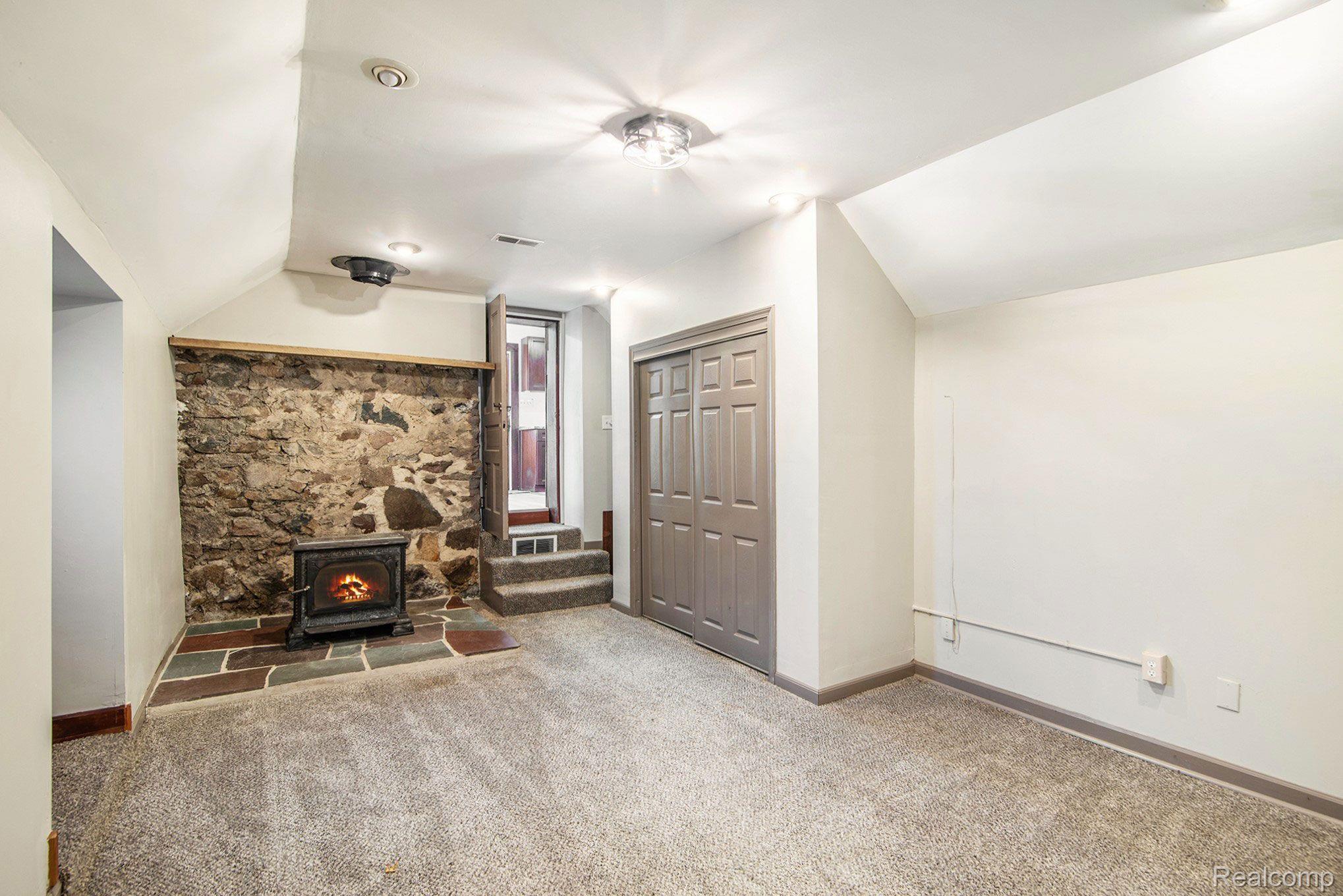 12418 Carpenter Road Flushing, MI 48433 - Photo 15 of 36 Gallery Image 15