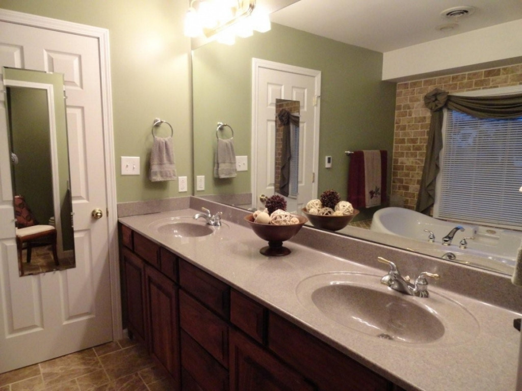 4104 Glaze Road Johnson City, TN 37601 - Photo 12 of 24 Bath with Double Vanities