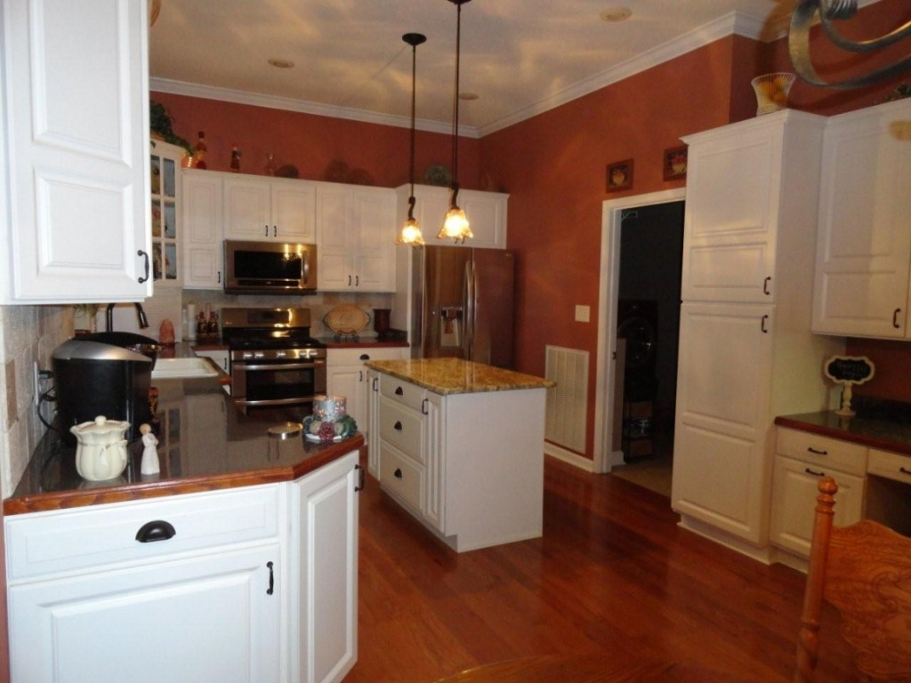 4104 Glaze Road Johnson City, TN 37601 - Photo 4 of 24 Kitchen Right